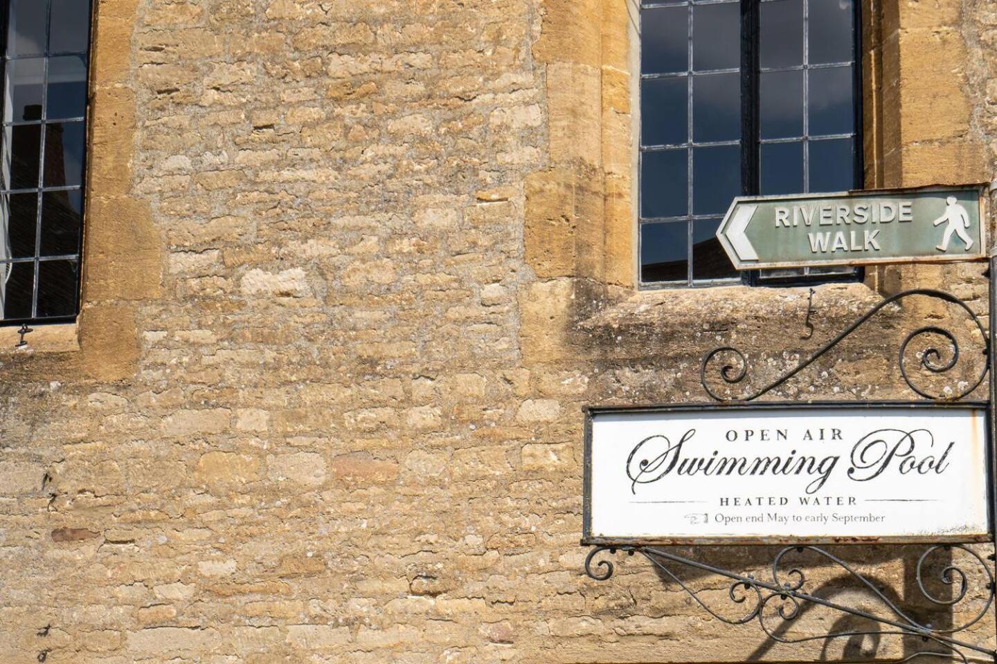 Quarry Cottage Courtyard Garden Pass The Keys Cirencester Ngoại thất bức ảnh